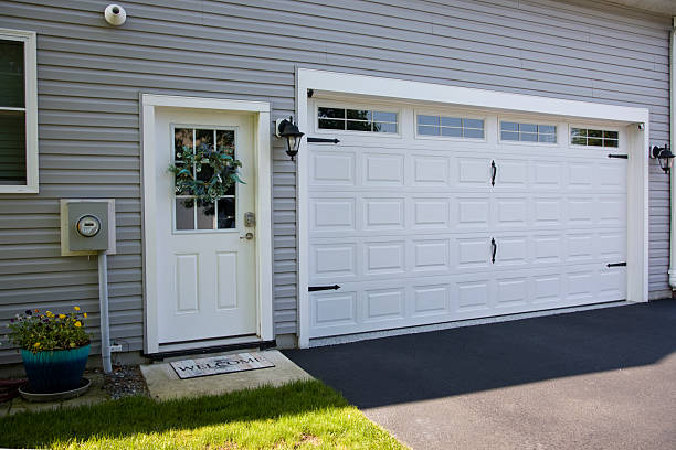 24/7 Emergency Garage Door Panel Replacement experts in Wauregan, CT